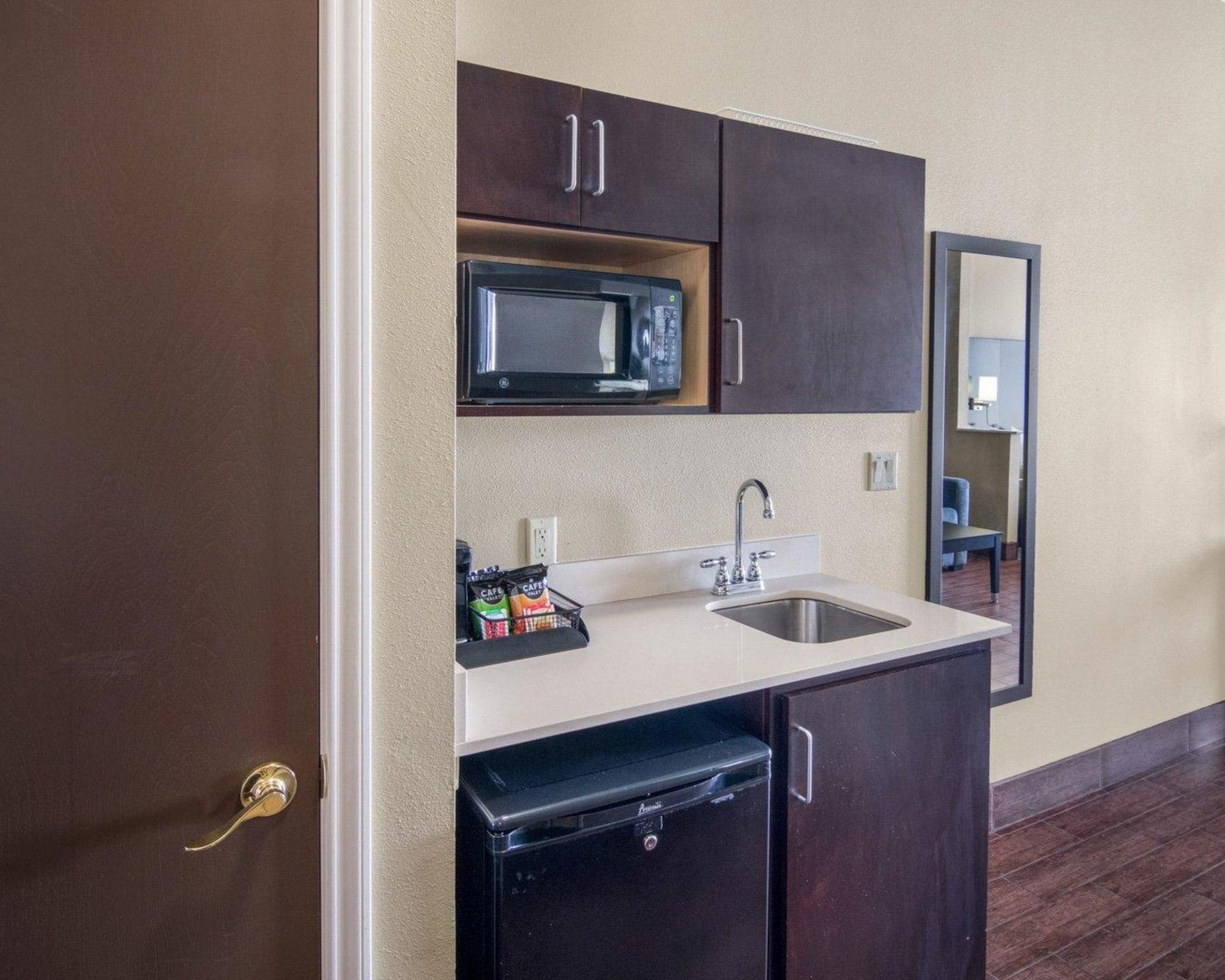 Comfort Suites Odessa Εξωτερικό φωτογραφία